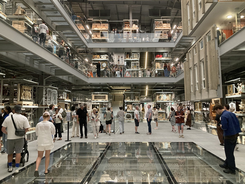 In-gallery digital: Designing&nbsp;Lookup